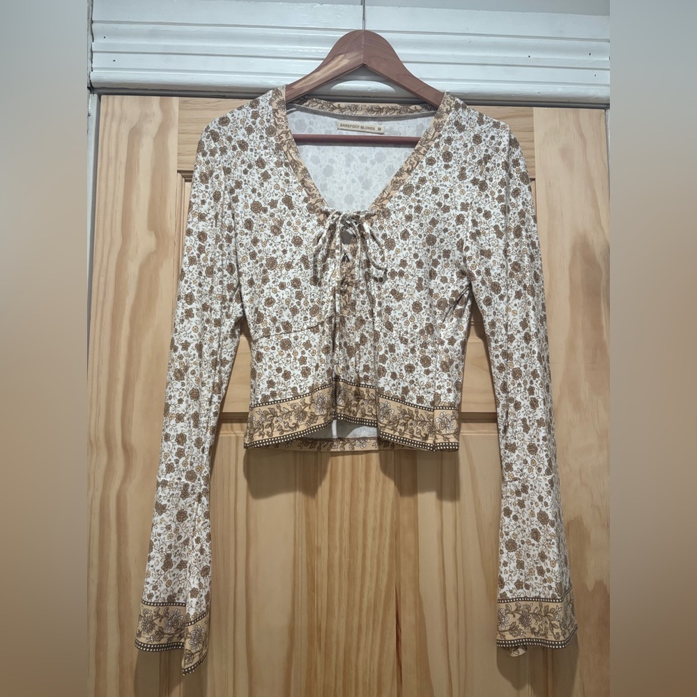 Marlo the Label Barefoot Blonde Cropped Long Sleeve Blouse NWOT - Picture 2 of 11